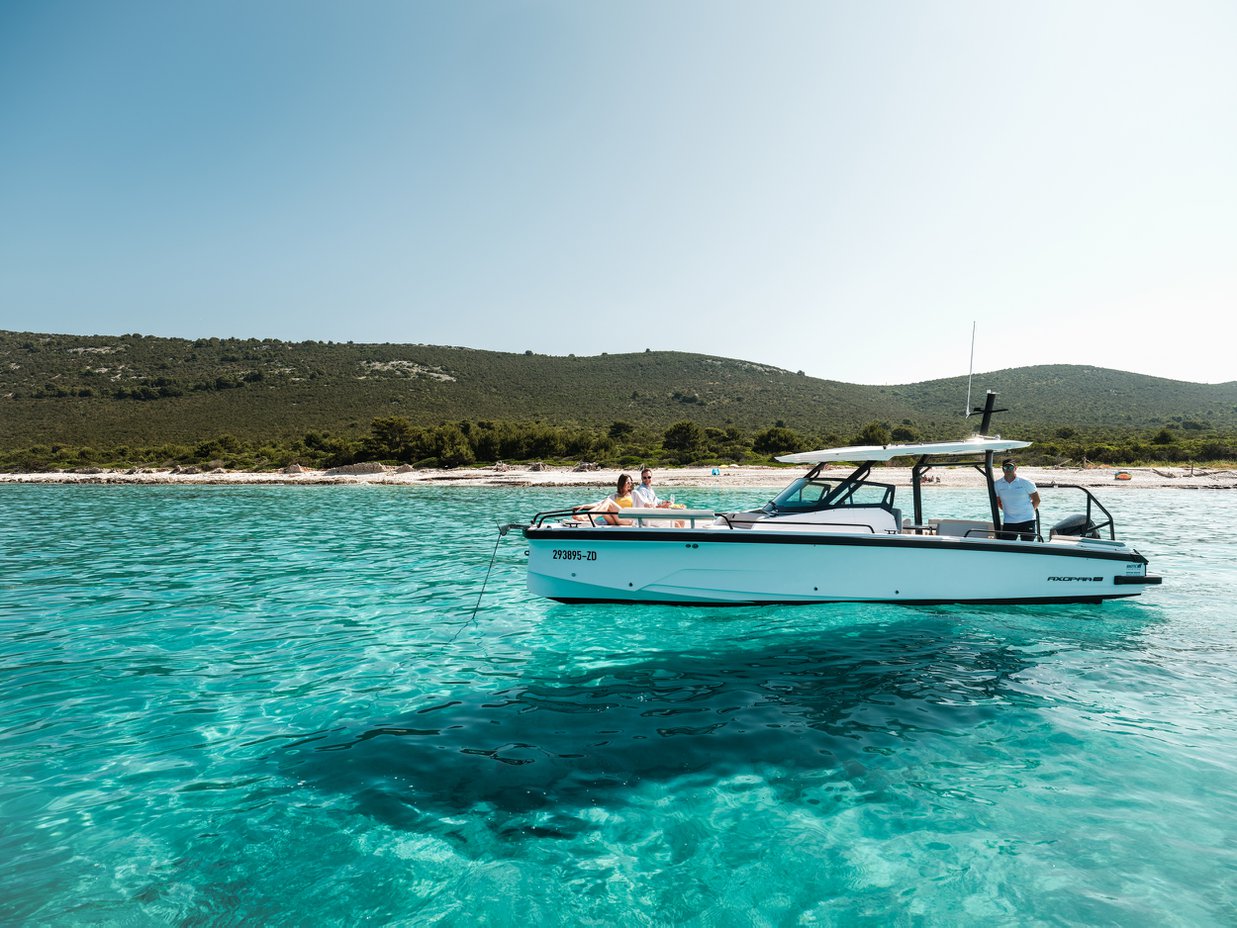 Axopar 29 Sun Top : Axopar 29 : Crewed photo 1