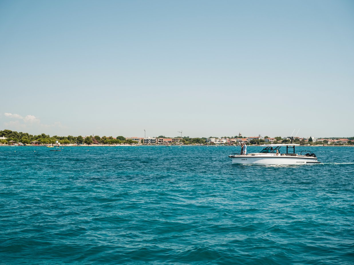 Axopar 37 Sun Top : Axopar 37 : Crewed preview 5