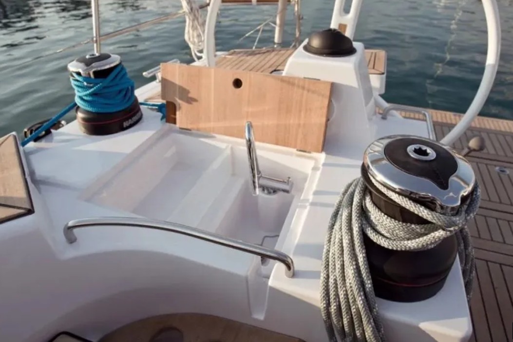 5 + 1 cab. : Lazy Days : Crewed preview 5